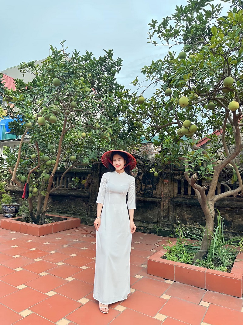 tien-si-doan-huong-thanh-nha-voi-ta-ao-dai-cung-du-lam-hoa-hau-cua-fan-viet